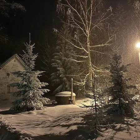 сottage Under The Trees Dom wakacyjny